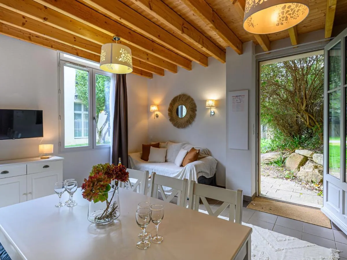 Villa Chateau De Kergonano- Dans L'Orangerie-5 By Interhome 巴登